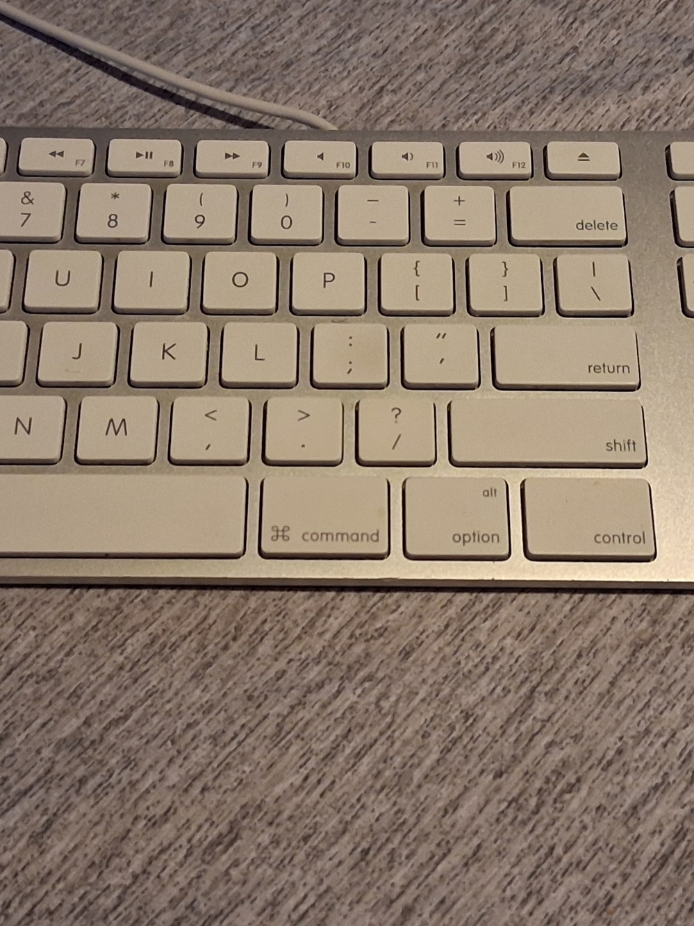 Apple Wired Aluminum Keyboard in Silver and White